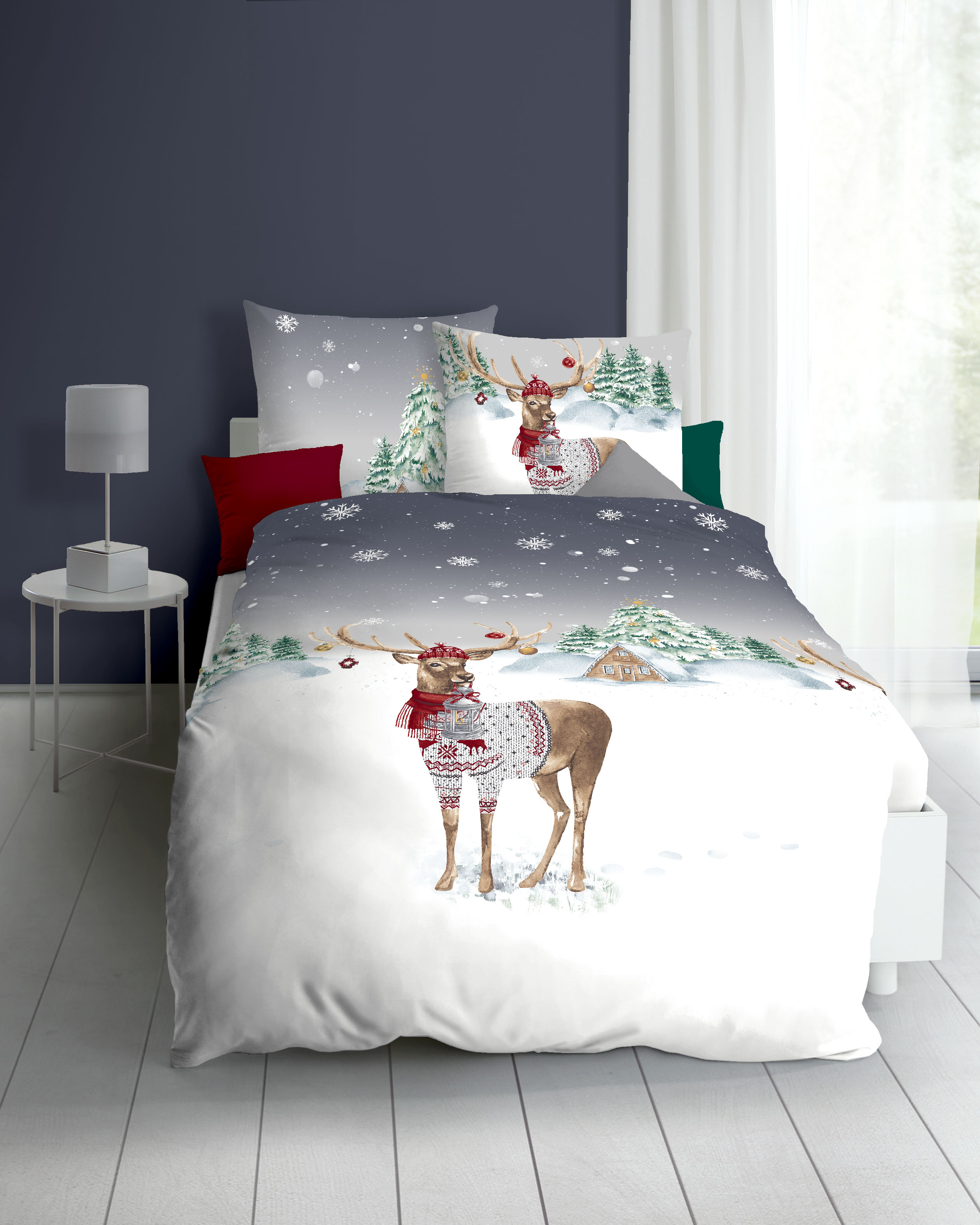Biber Bettwäsche von Kaeppel in Grau mit weihnachtlichem Hirsch-Motiv
