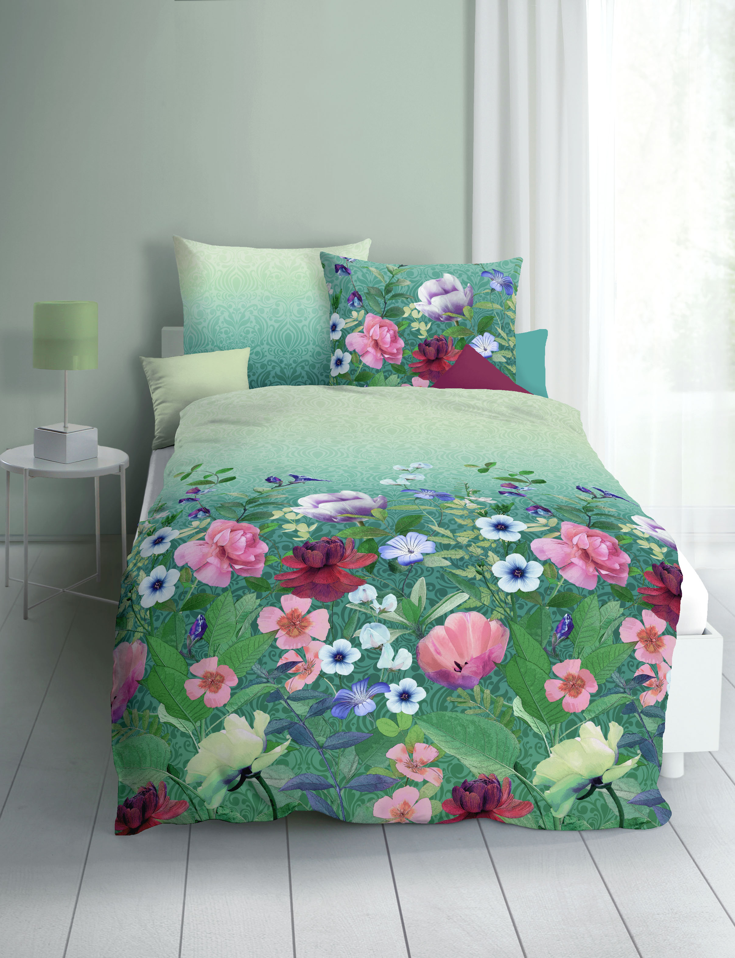 Mako Satin Bettwäsche mit Blumen-Design in Smaragd-Grün