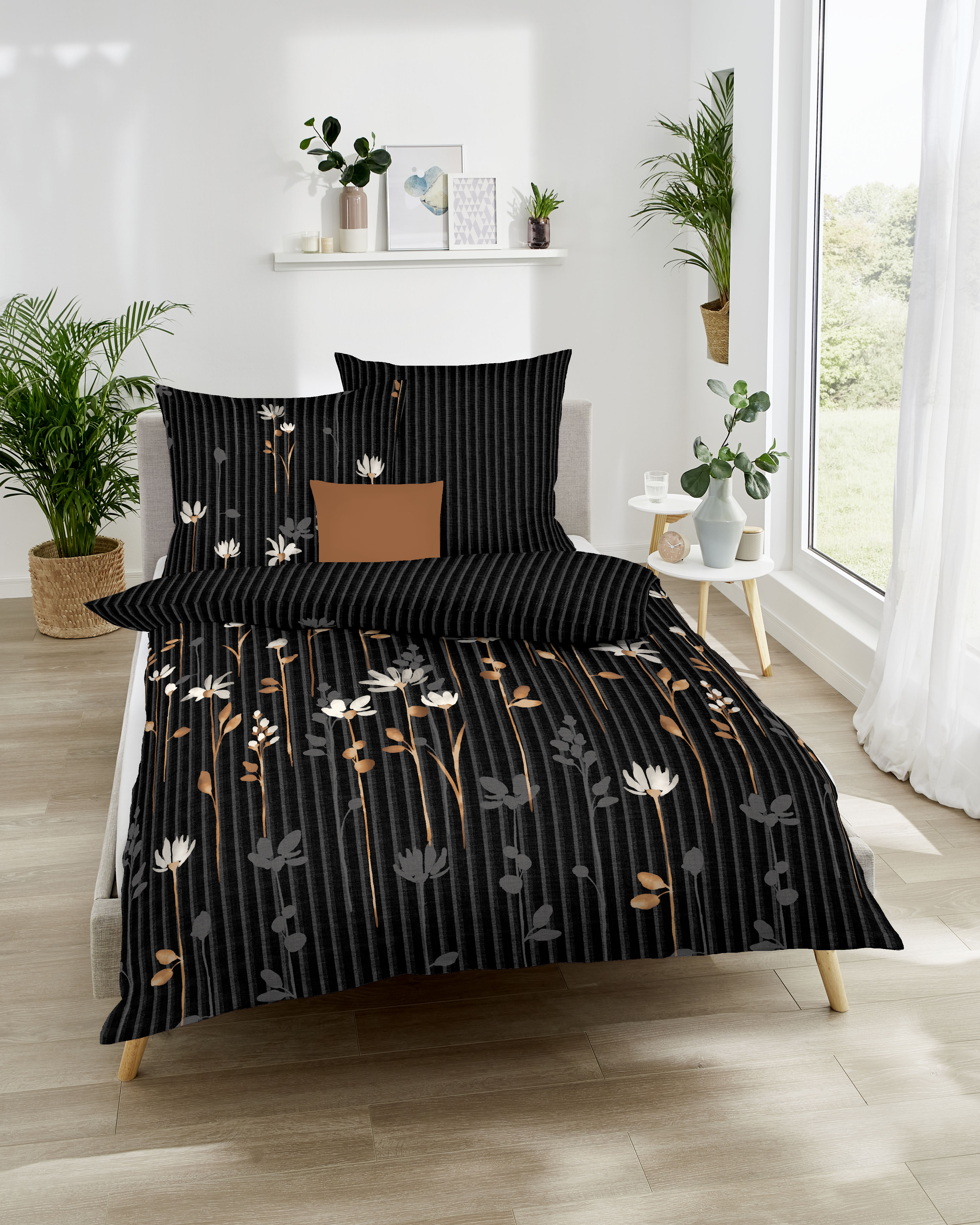 Mako Satin Bettwäsche mit Blumen- & Streifen-Design in Schwarz