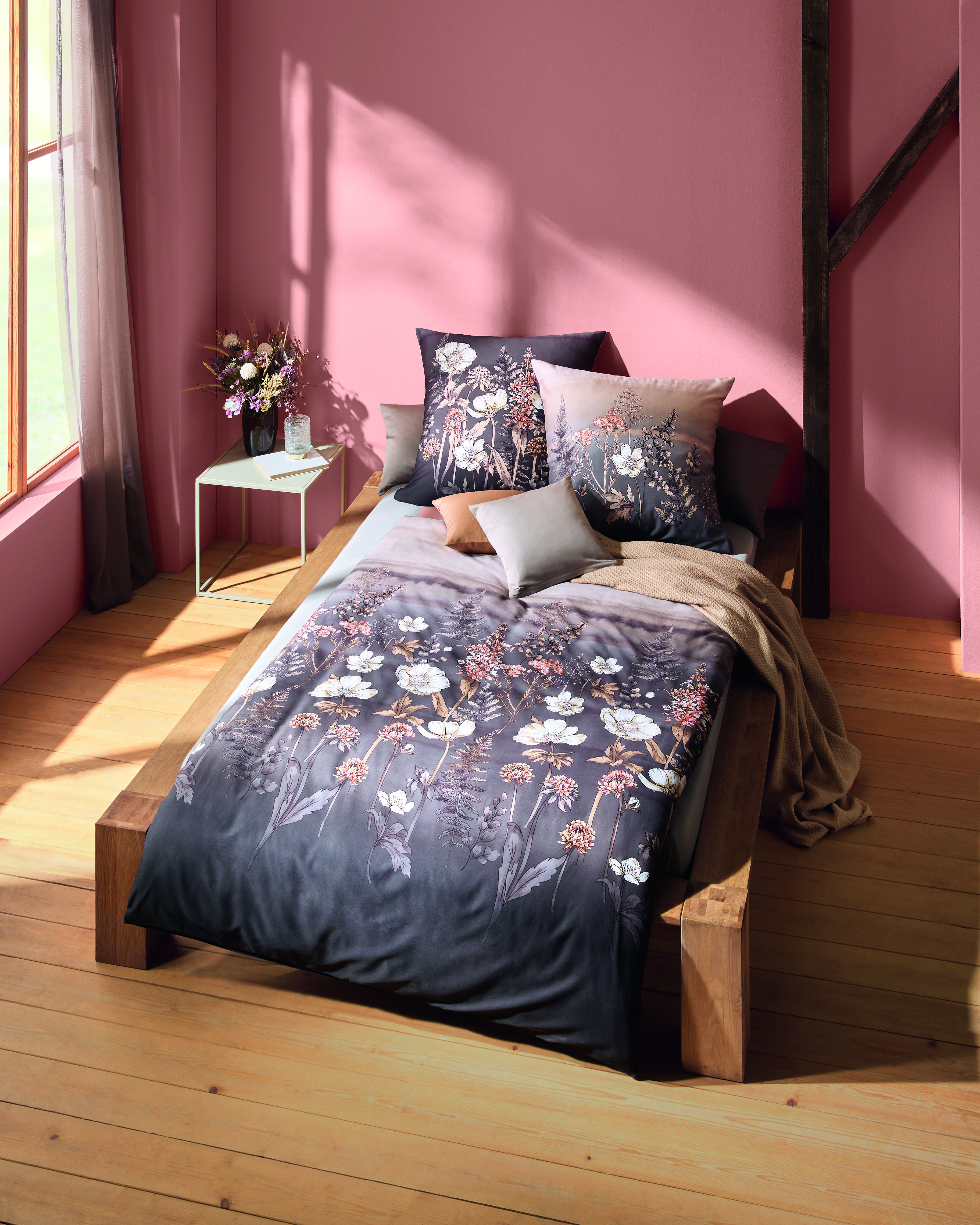 Mako Satin Bettwäsche mit Blumen-Design in Braun
