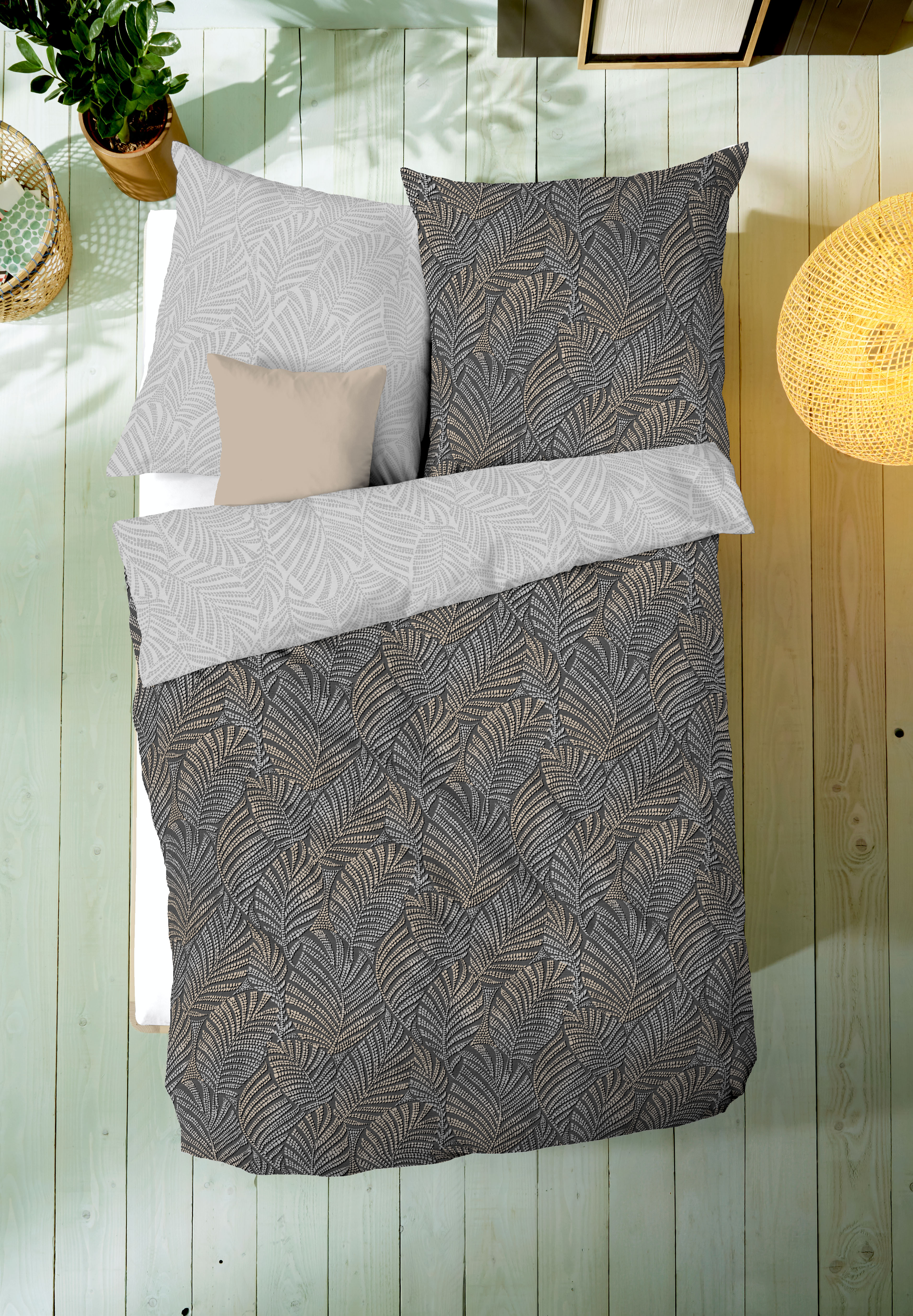 Mako Satin Bettwäsche mit Blätter-Muster in Grau