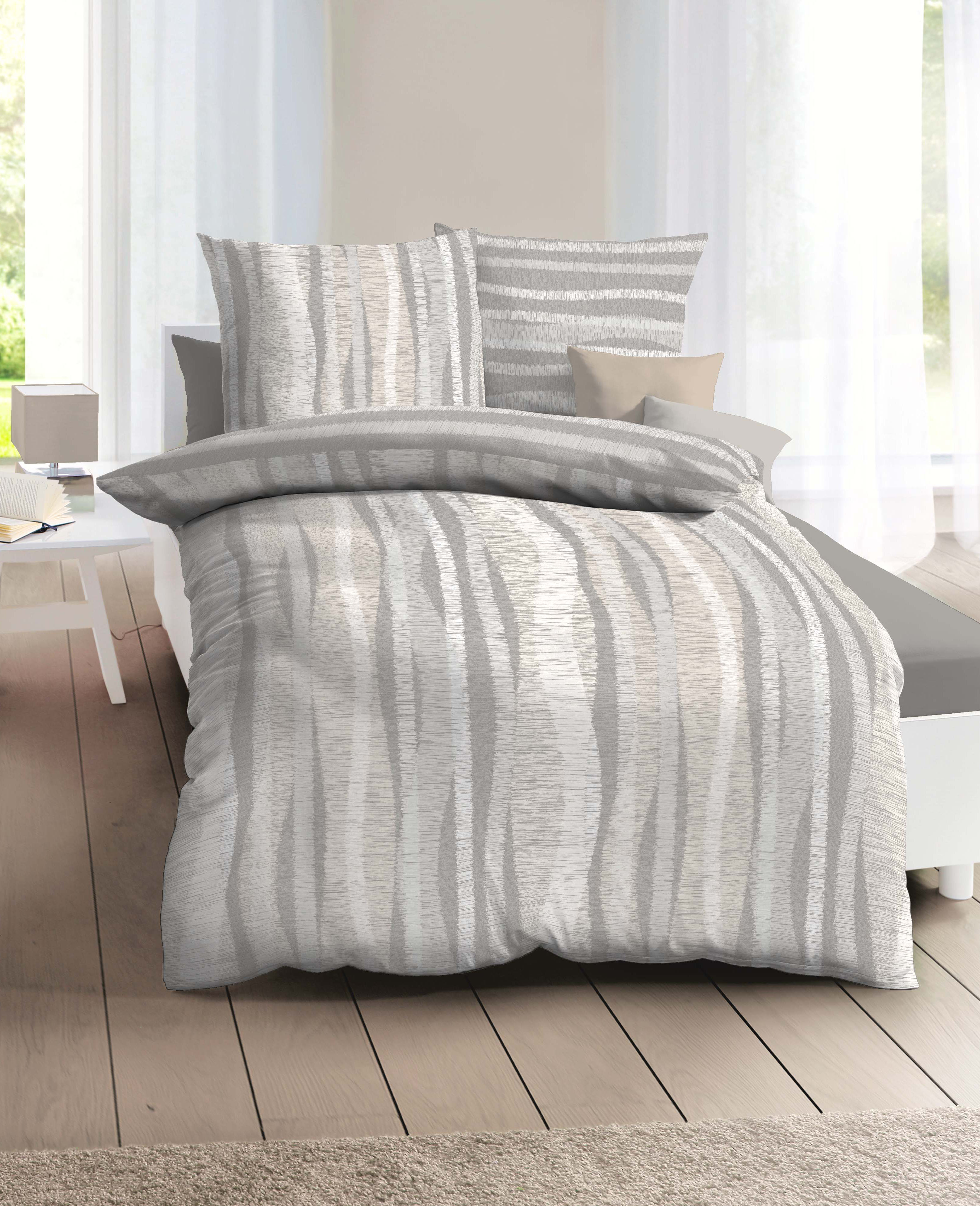 Mako Satin Bettwäsche mit Streifen-Muster in Silber-Grau