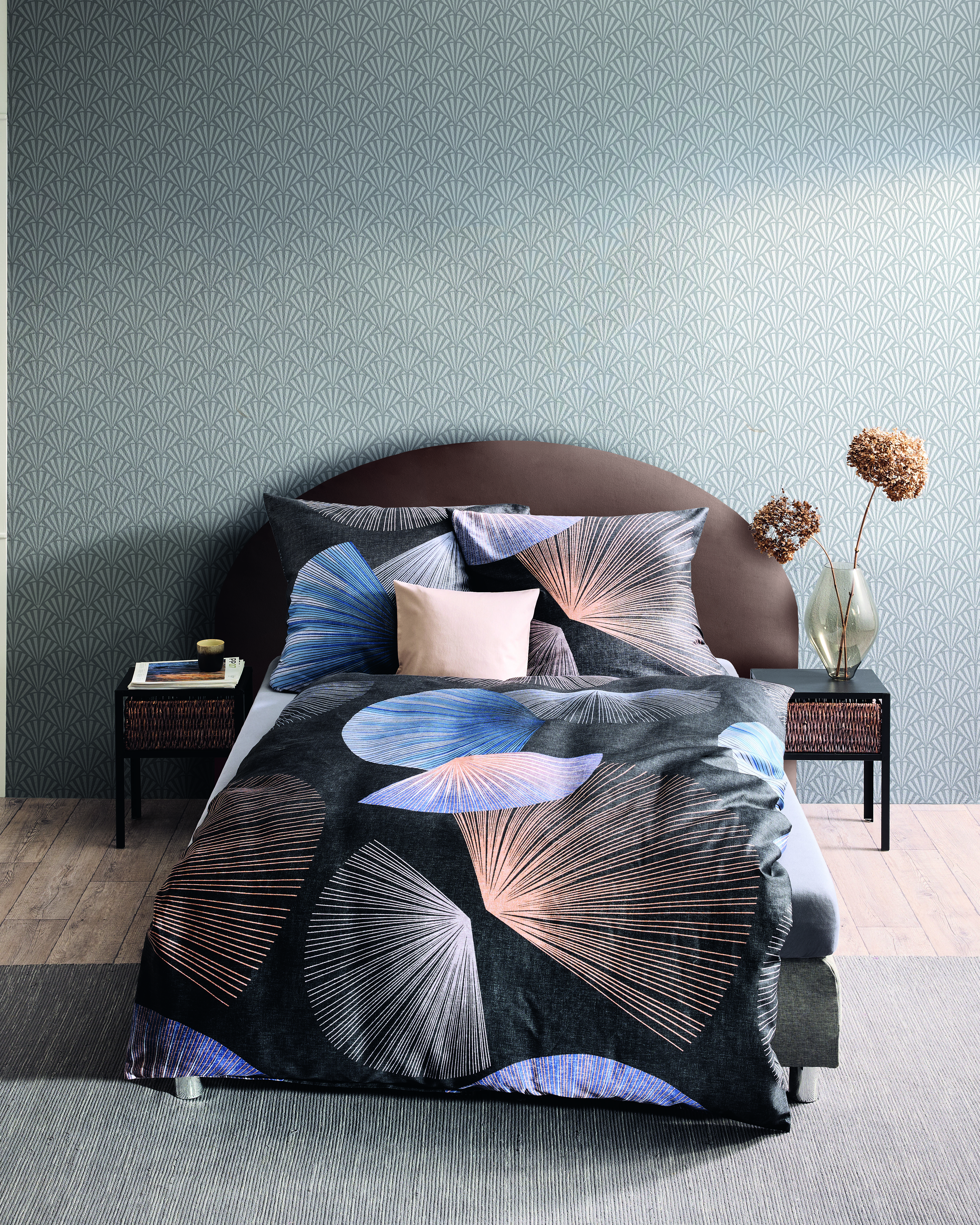 Mako Satin Bettwäsche mit Grafik-Design in Schwarz